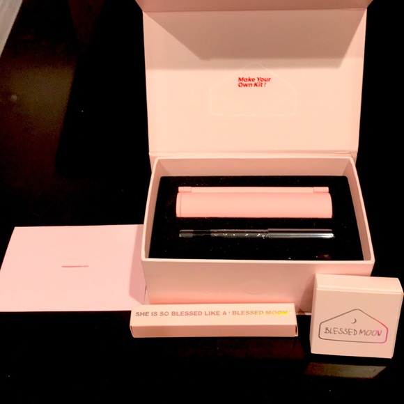 Makeup - Picture 2 of 7